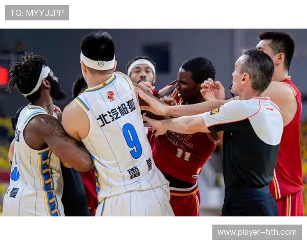 陈盈骏掀翻迪亚洛吃违体,奈特挑衅推搡引爆双方情绪 陈盈骏掀翻迪亚洛吃违体,奈特挑衅推搡引爆双方情绪